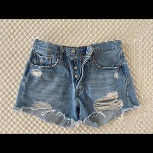 Levi 501 jean shorts size 4/27